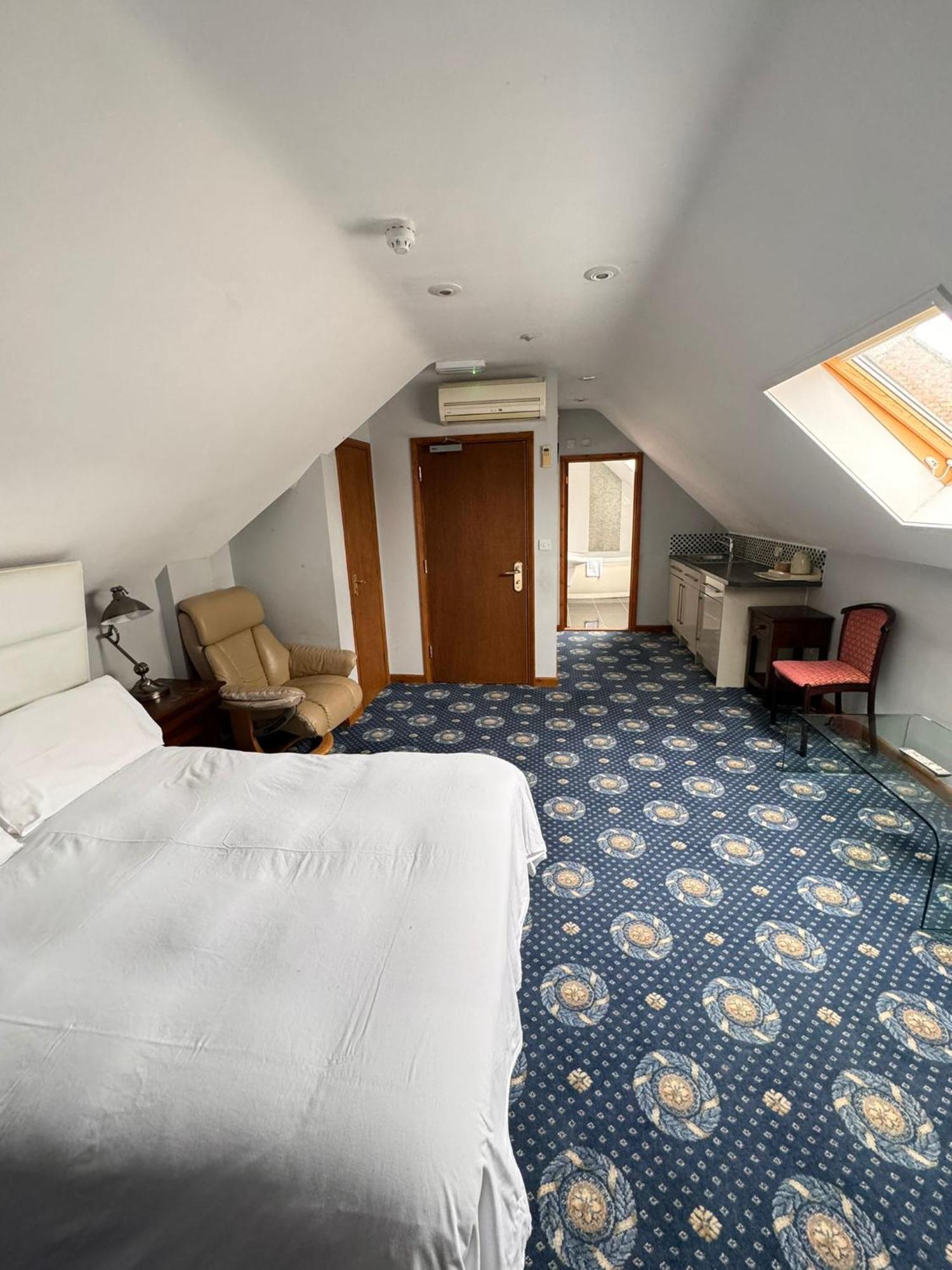 Villare Hitchin Town Centre Экстерьер фото