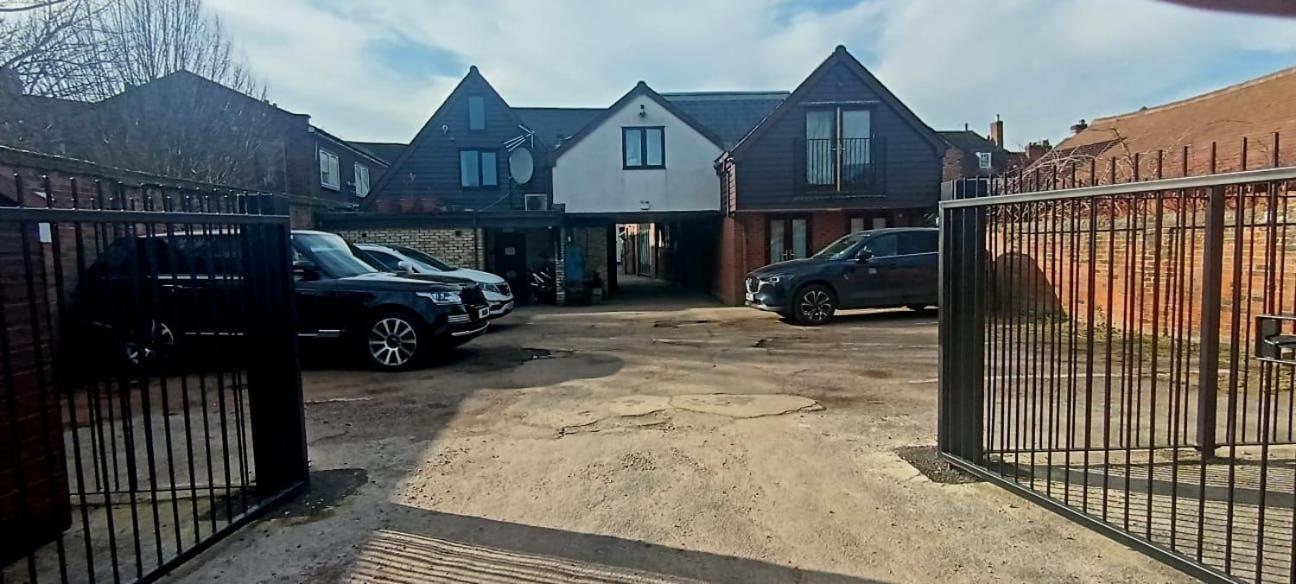 Villare Hitchin Town Centre Экстерьер фото